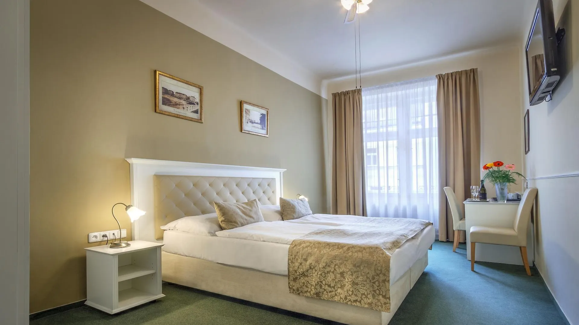 ****  Hotel Taurus Prag Tjeckien