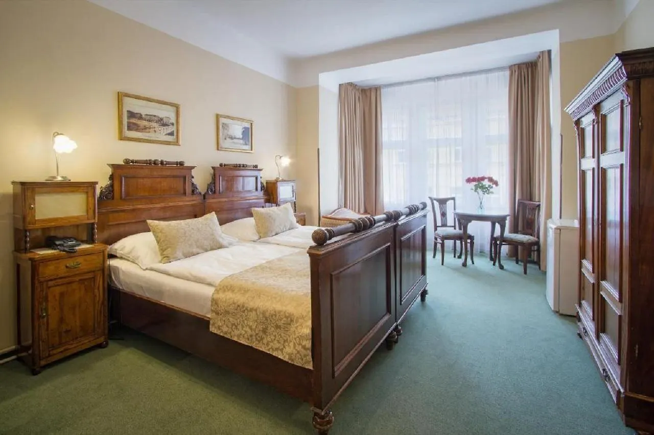 ****  Hotel Taurus Prag Tjeckien